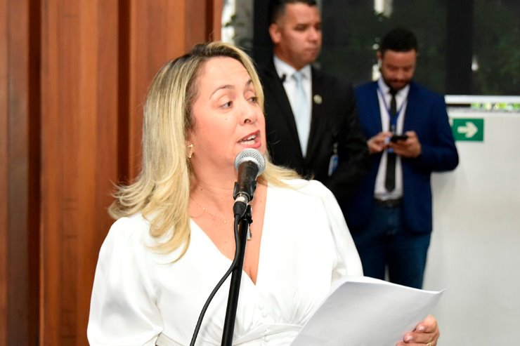 Projeto estende benefício de programa social às mães atípicas solos