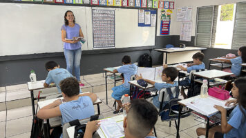 Prefeita Adriane garante 6,27% no piso do magistério e vai convocar 273 professores, elevando em mais de 70% número de efetivos na Reme