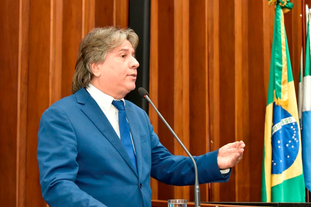 Deputados destacam revisão salarial e cobram valorização igualitária na Educação
