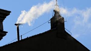 Fumaça Branca no Vaticano: Céu Embranquece e Anuncia a Escolha do Novo Papa
