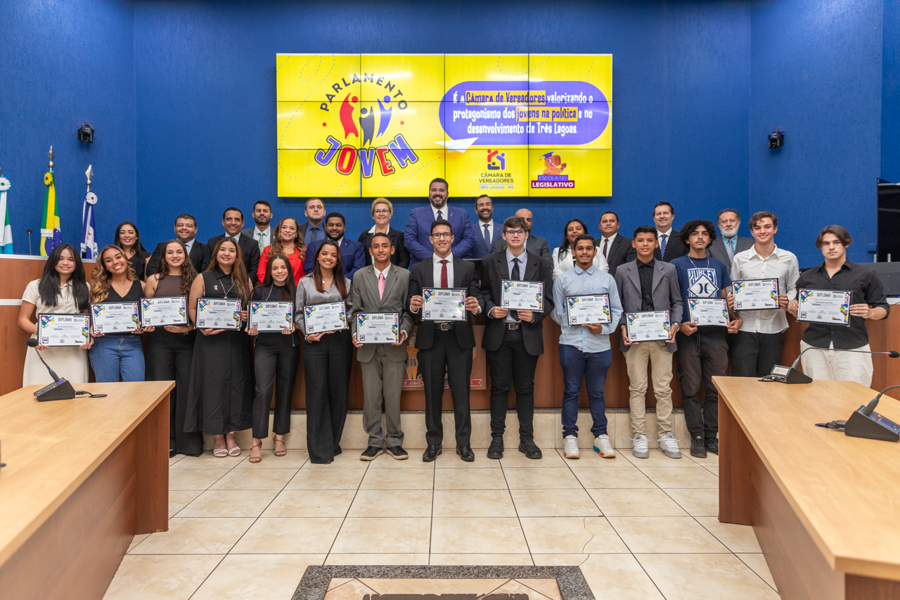 Alunos da Escola Sesi tomam posse como jovens vereadores de Três Lagoas