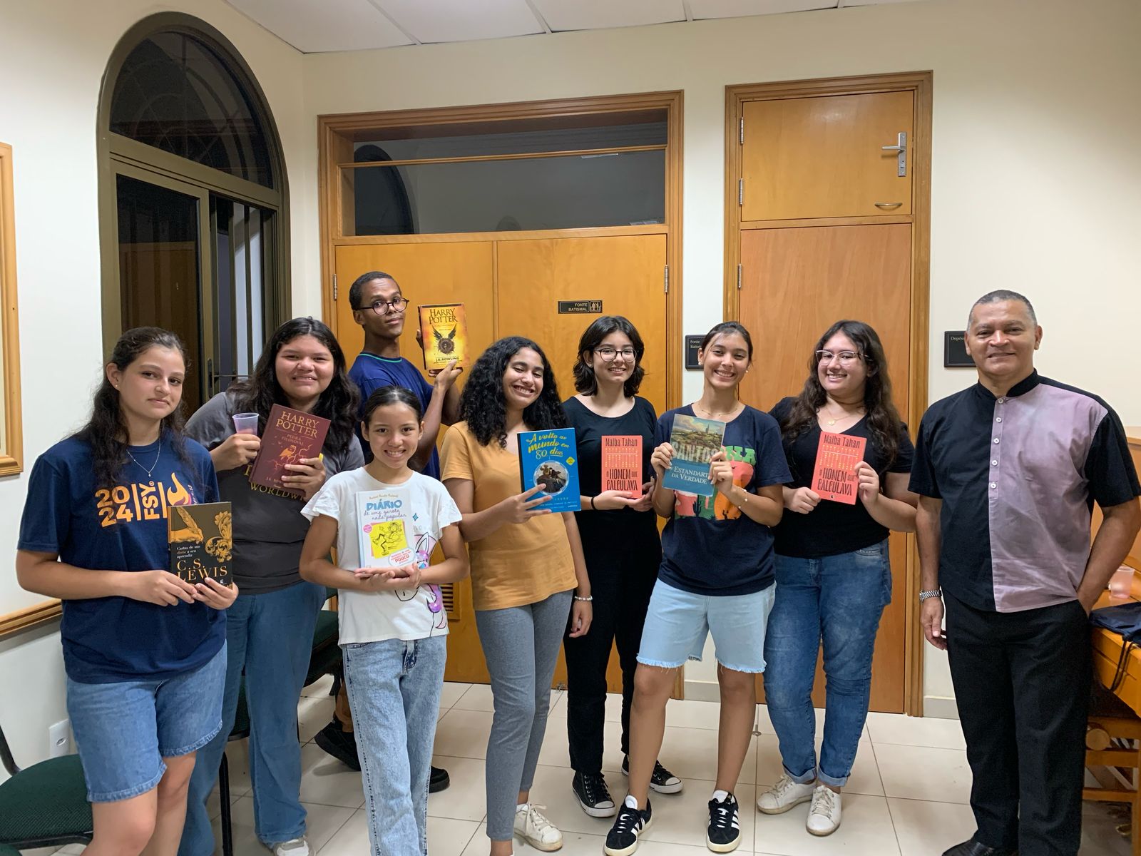 Jovens criam Clube do Livro   aberto à comunidade 