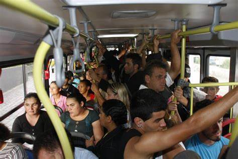 Enquanto a CPI da Guaicurus se arrasta, população segue sofrendo em ônibus lotados e sem dignidade