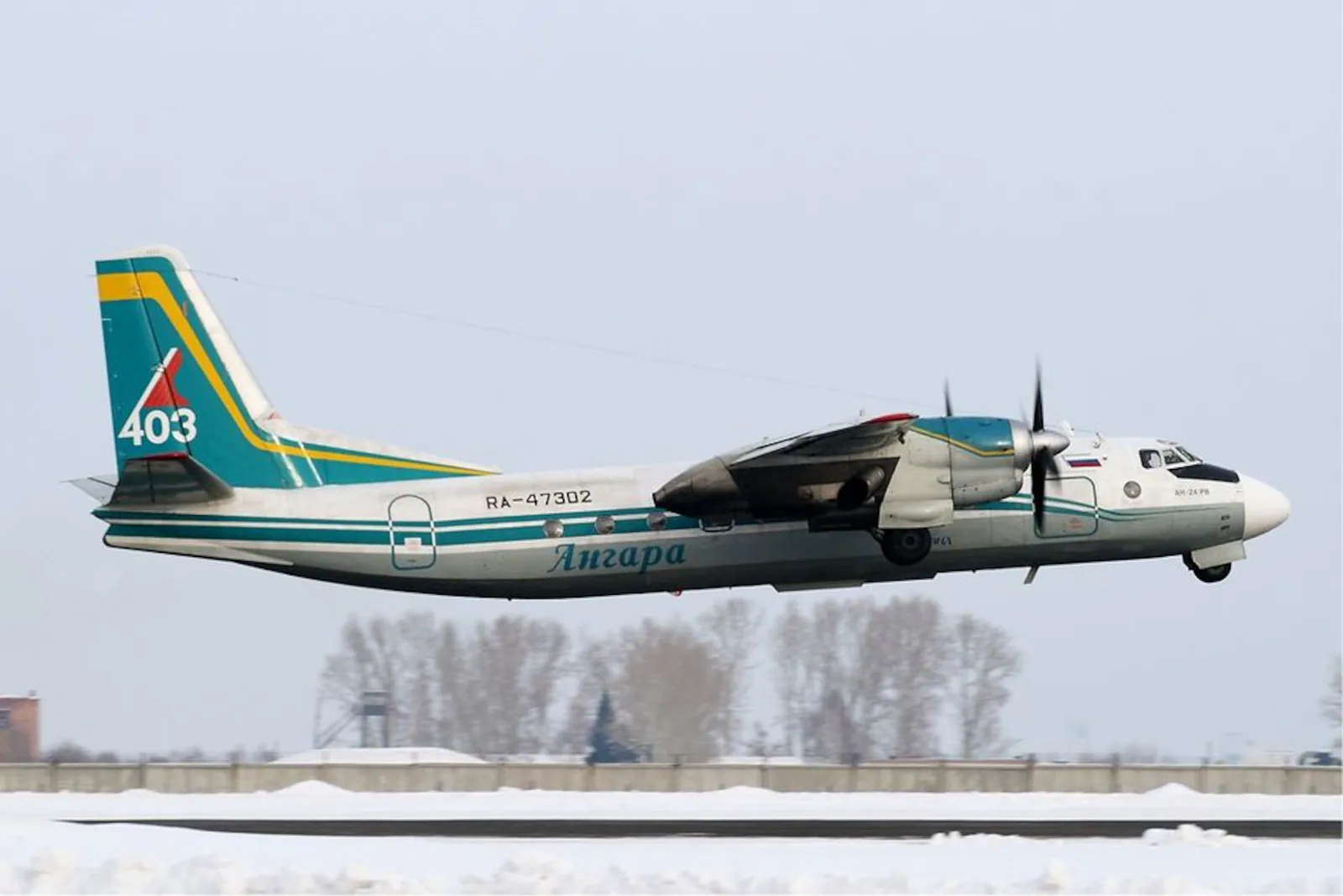 Avião com 49 passageiros a bordo cai na fronteira entre Rússia e China