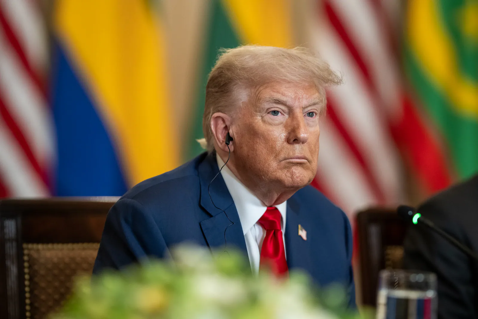 Trump assina ordem executiva que prevê tarifa adicional de 25% à Índia por negócios com Rússia