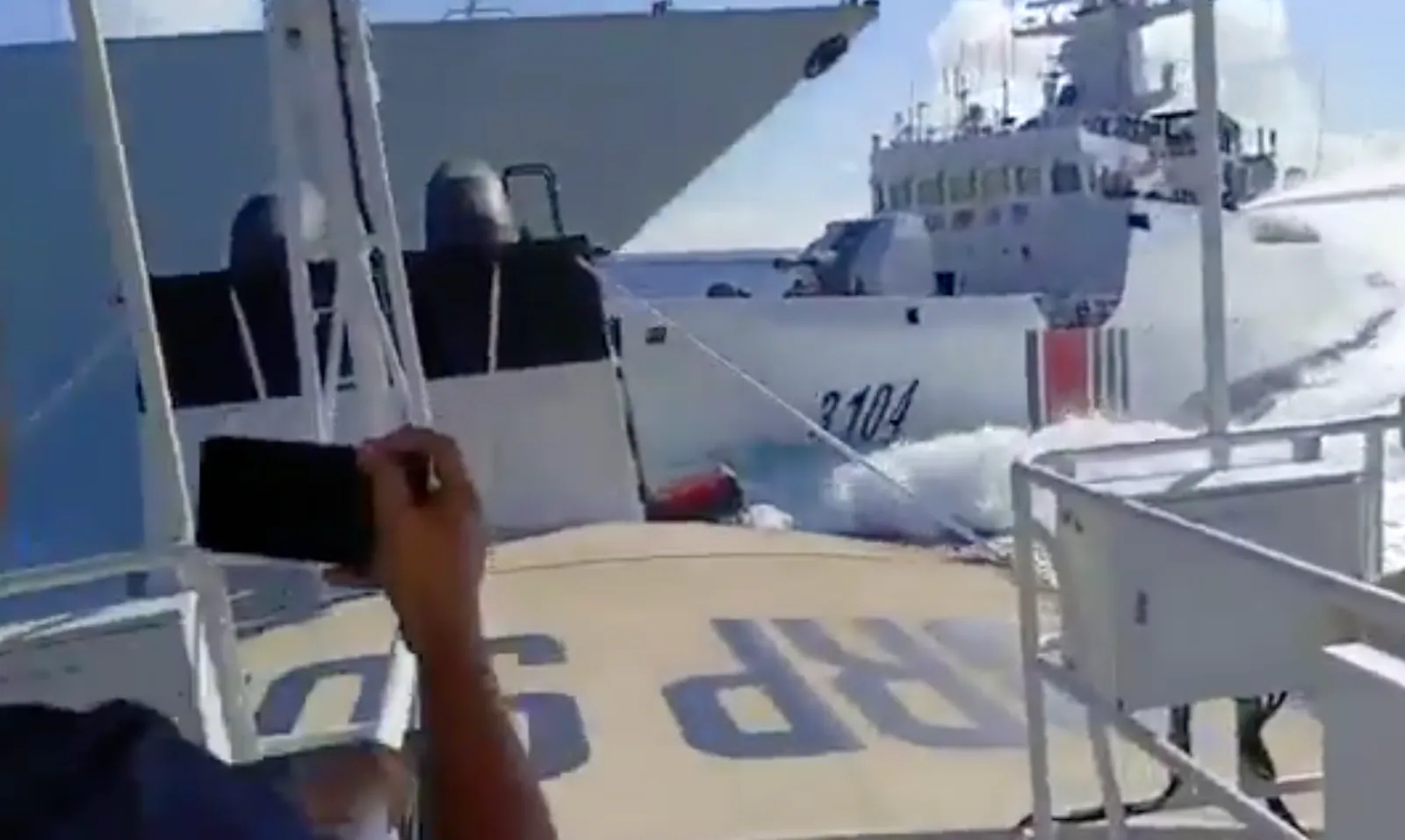 Navios chineses colidem durante perseguição a barco filipino no Mar do Sul da China