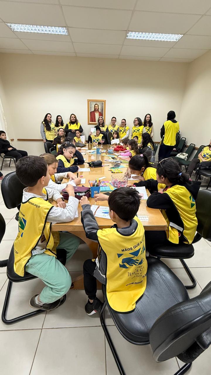 Crianças levam esperança a  crianças com câncer hoje às 16h