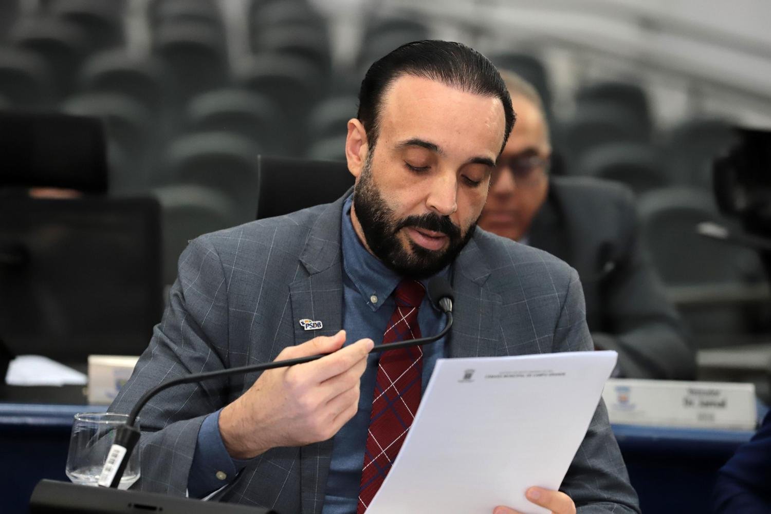 Agosto Lilás: lei do vereador Professor Juari reforça proteção a servidoras vítimas de violência