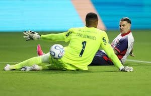 Abel apoia. Mas quer resposta de Carlos Miguel. ‘Poderia fazer melhor.’ Goleiro falhou mais uma vez e tirou a vitória do Palmeiras contra o Cerro