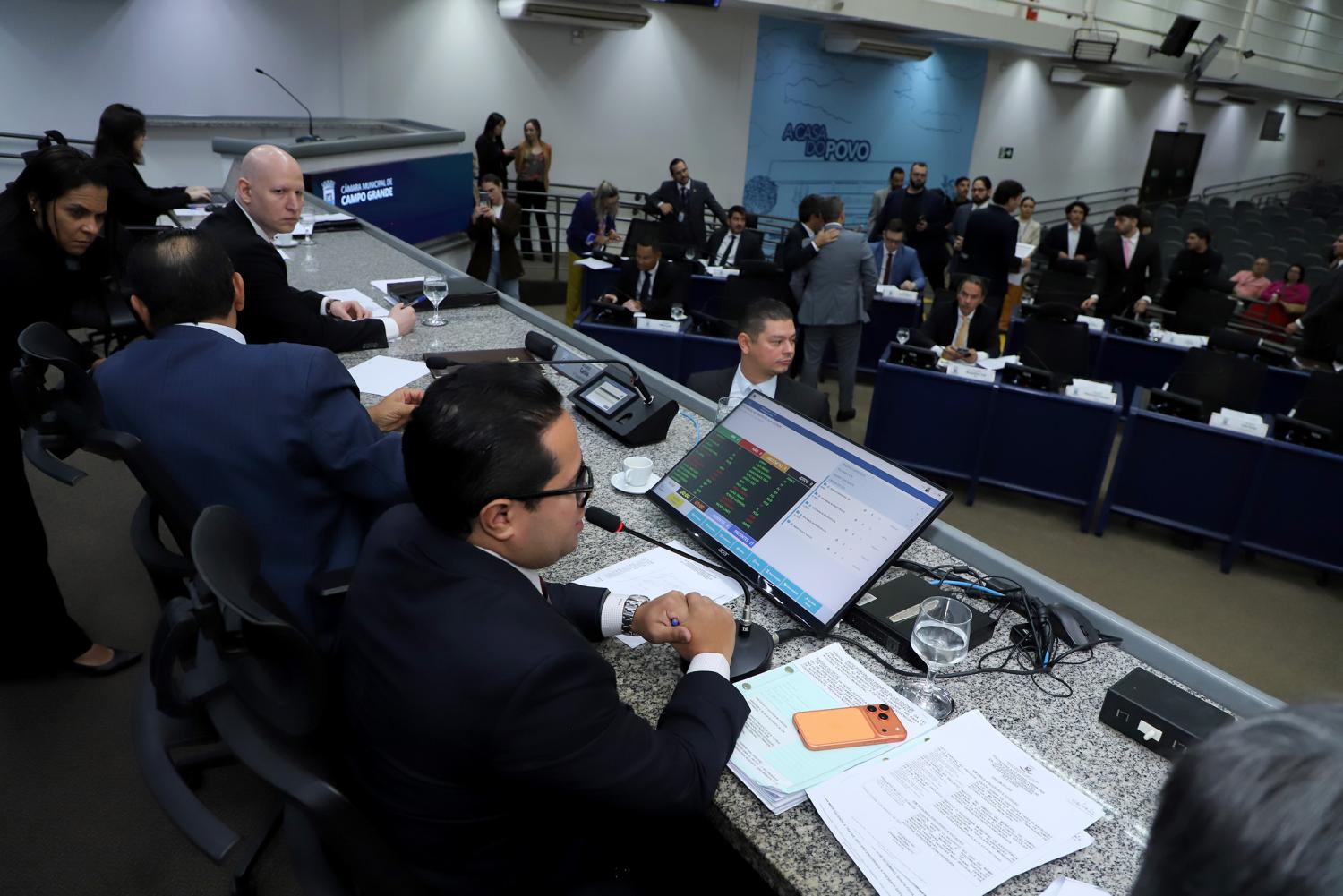 Vereadores votam projeto sobre acordo salarial de duas categorias e veto relacionado à evasão escolar