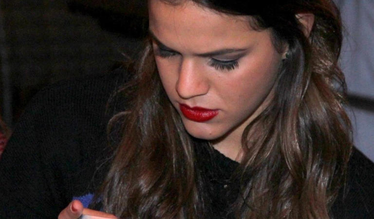 A psicologia sugere que as pessoas que nunca trocam a foto do WhatsApp não são antissociais; na verdade, elas não precisam de uma validação externa constante