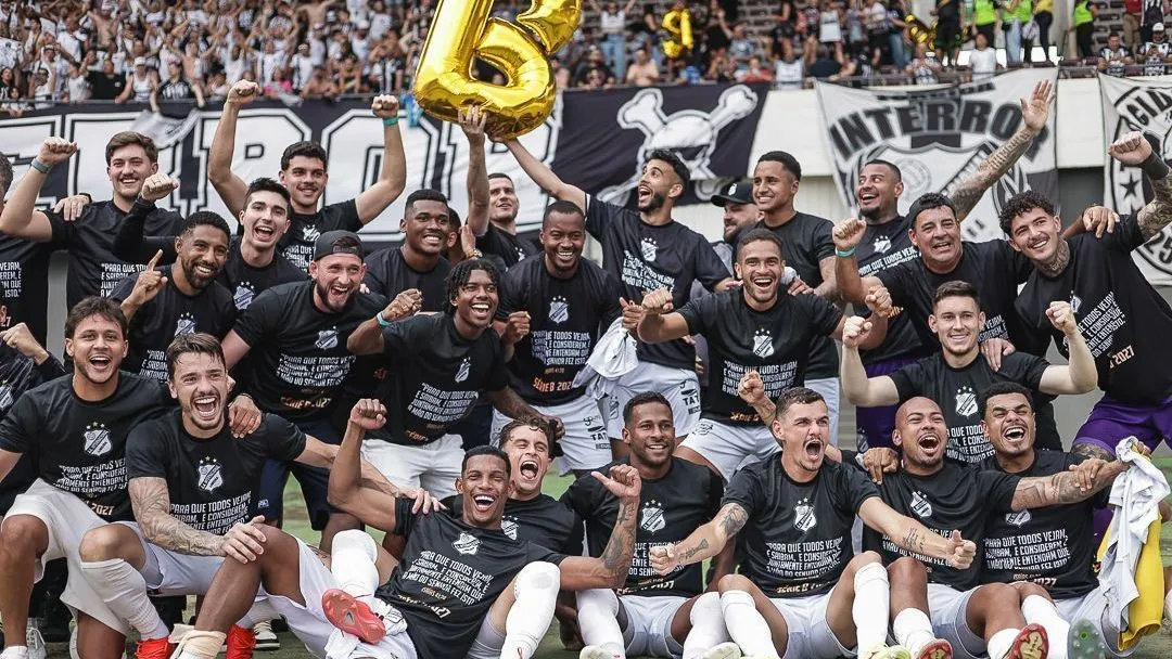 Ronaldo e Roberto Carlos assinam SAF com aporte milionário em time paulista
