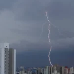 Ventos fortes em SP derrubam cobertura de arena e deixam 8 feridos